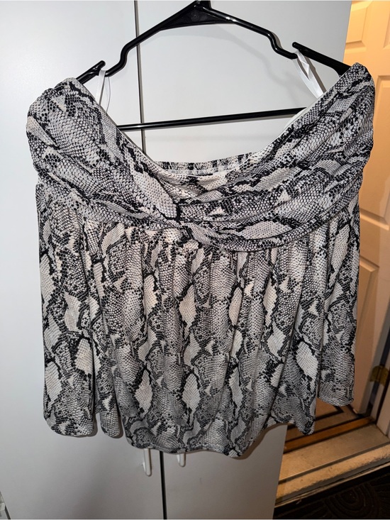 torrid Tops - Torrid Black & White sleeveless Snake Print Top